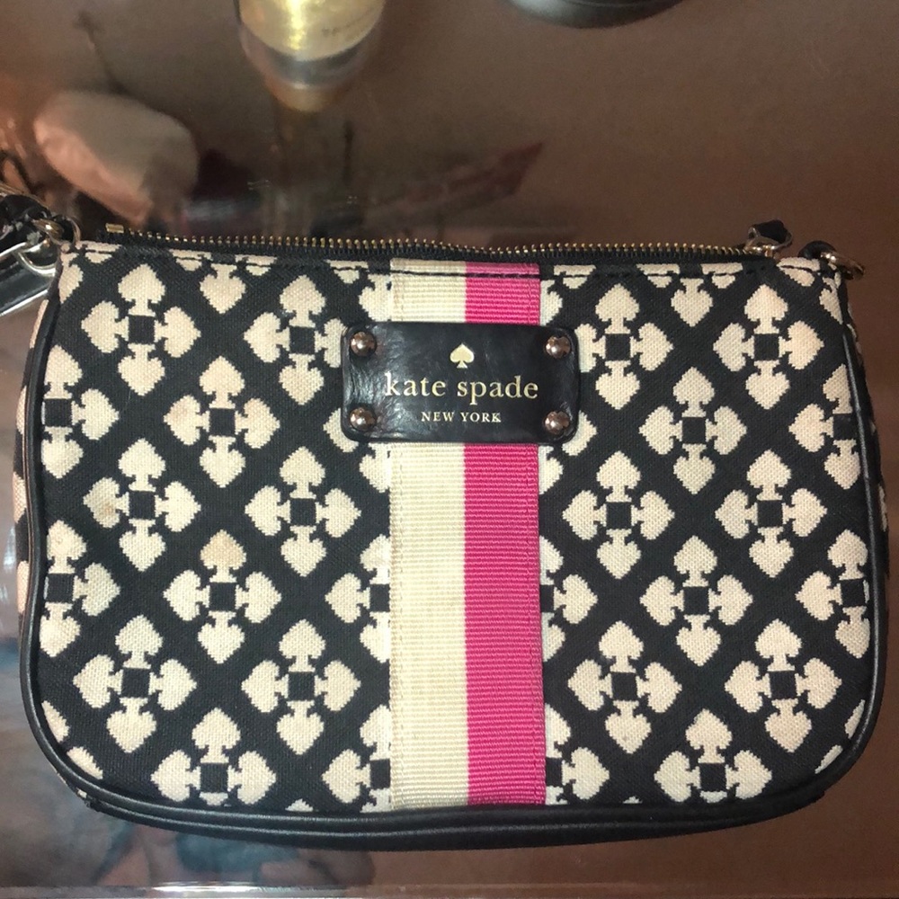 Kate Spade wristlet  ♠️
